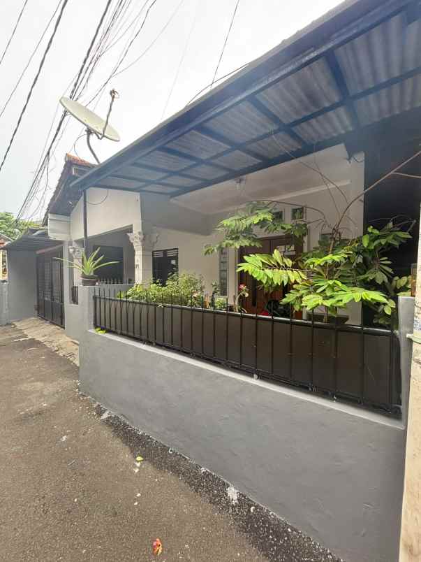 dijual rumah srengseng kembangana