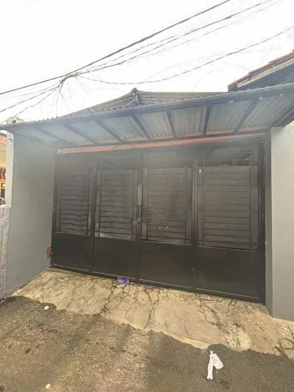 dijual rumah srengseng kembangana