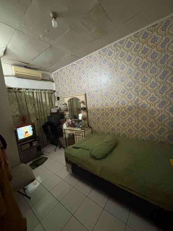 dijual rumah srengseng kembangana