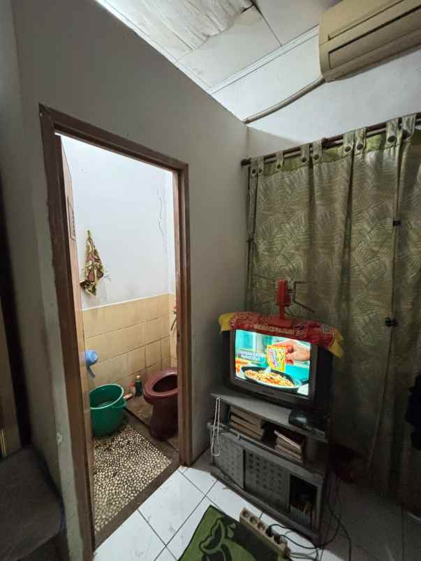 dijual rumah srengseng kembangana