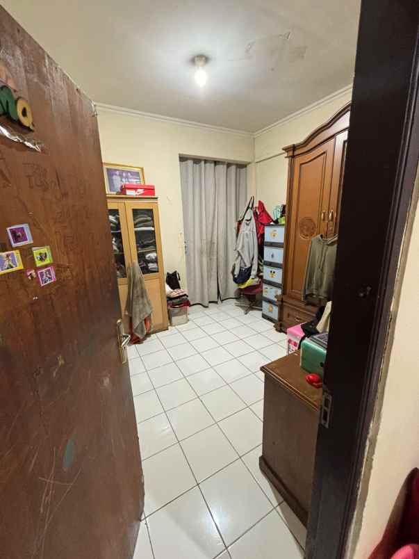 dijual rumah srengseng kembangana