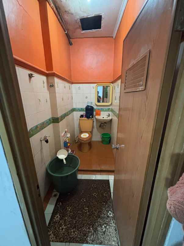 dijual rumah srengseng kembangana