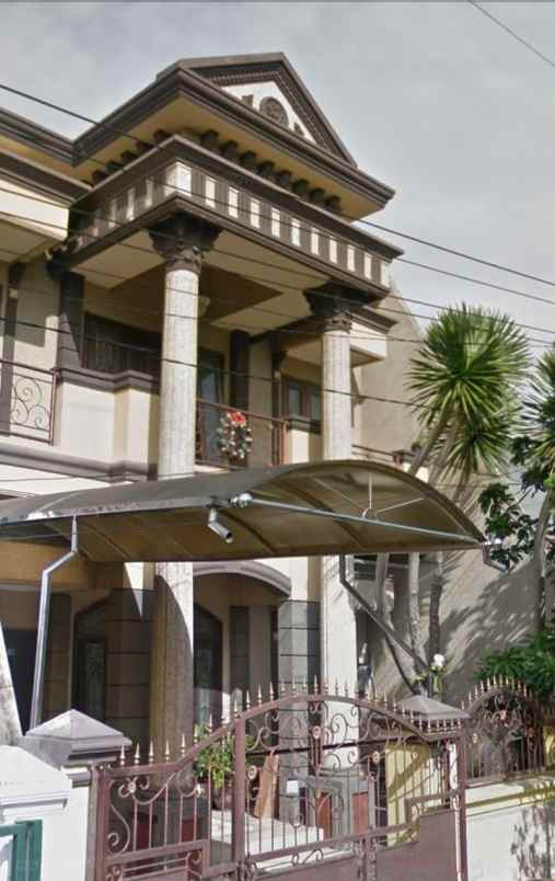 dijual rumah sutorejo