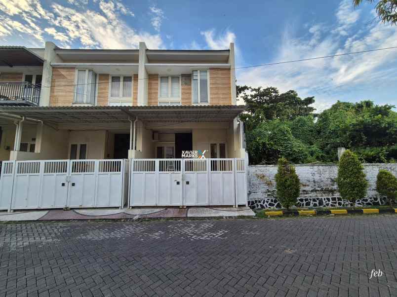 dijual rumah sutorejo