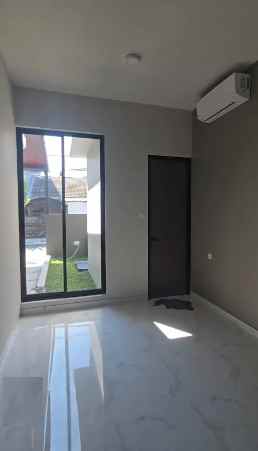 dijual rumah sutorejo