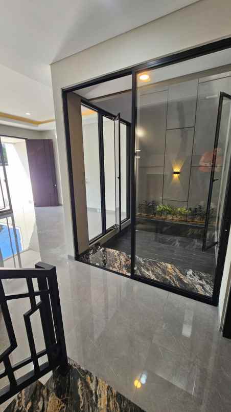 dijual rumah sutorejo utara
