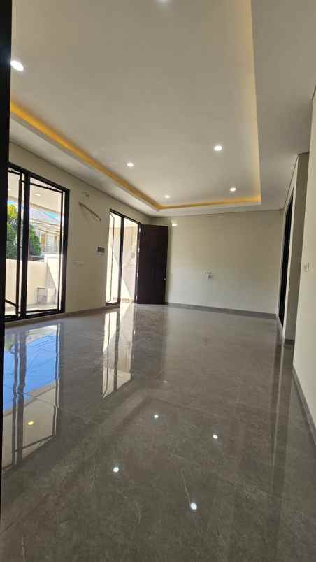 dijual rumah sutorejo utara