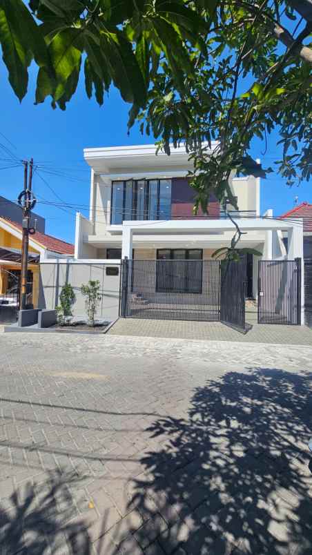 dijual rumah sutorejo utara