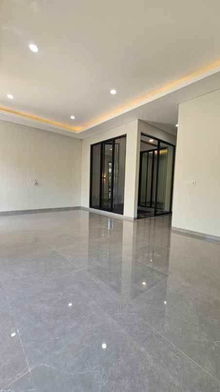 dijual rumah sutorejo utara