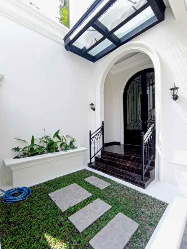 dijual rumah tajem