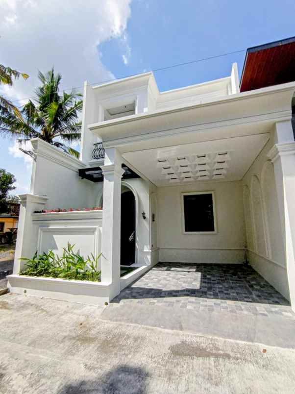 dijual rumah tajem