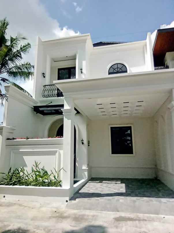 dijual rumah tajem