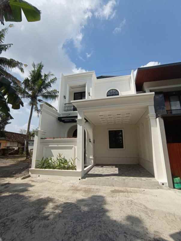 dijual rumah tajem