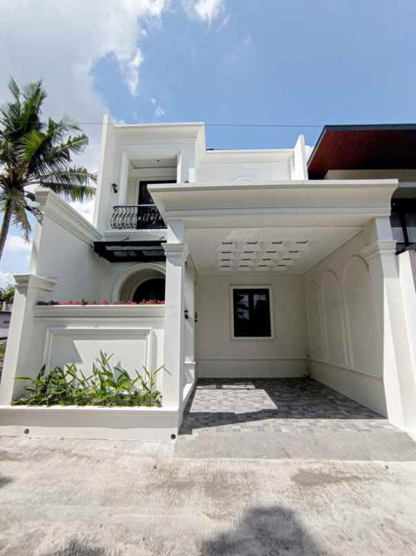 dijual rumah tajem