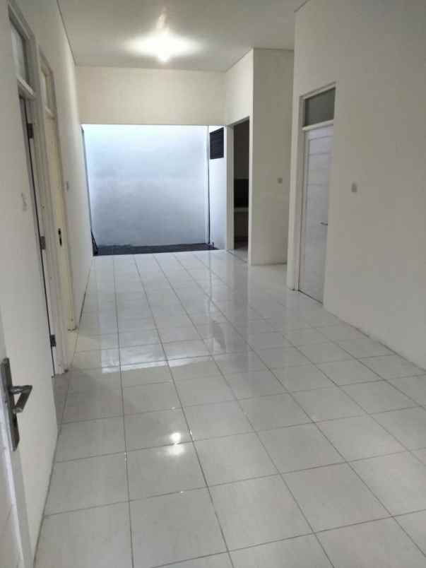 dijual rumah taman