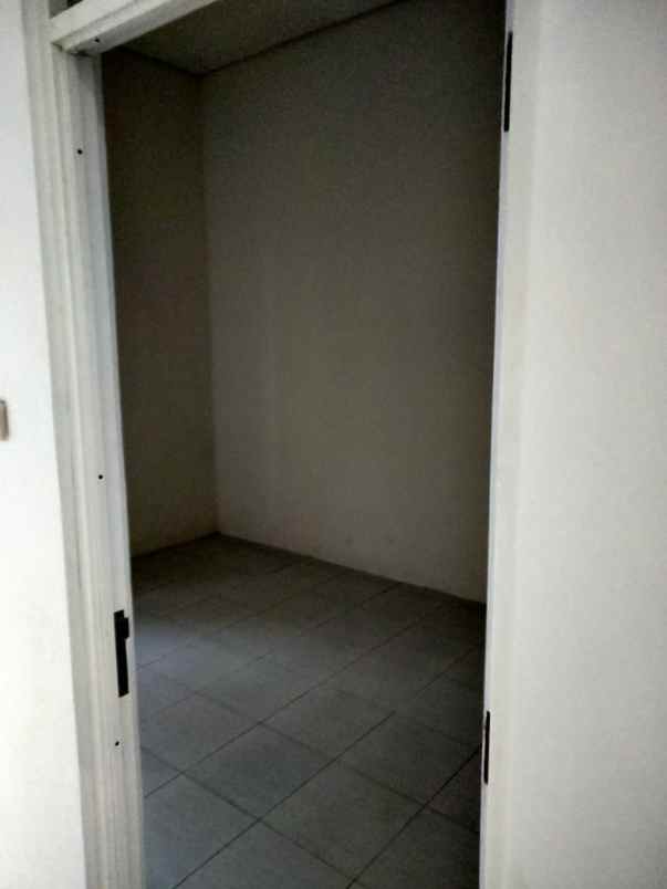 dijual rumah taman