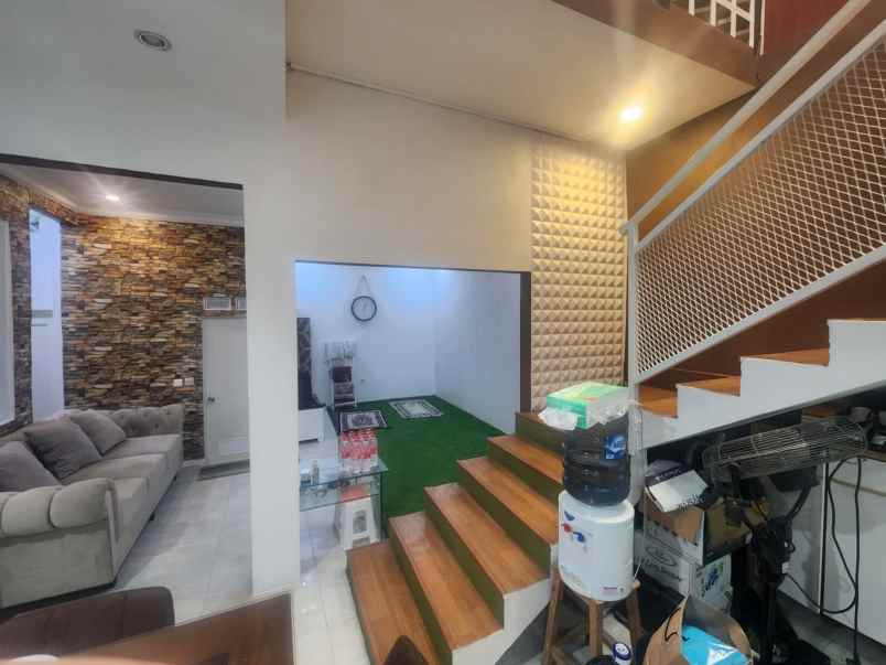 dijual rumah taman galaxy
