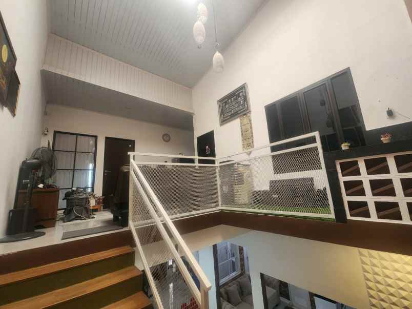 dijual rumah taman galaxy