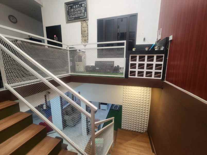 dijual rumah taman galaxy