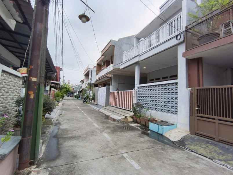 dijual rumah taman galaxy