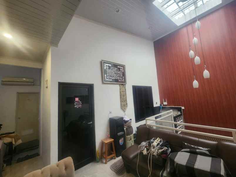 dijual rumah taman galaxy