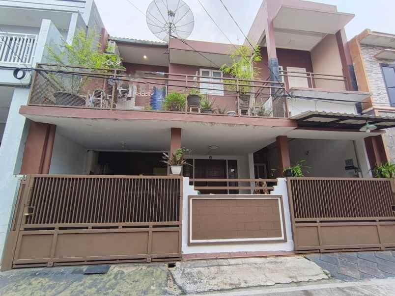 dijual rumah taman galaxy