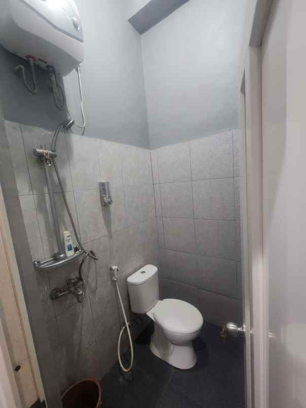 dijual rumah taman galaxy
