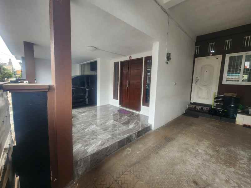dijual rumah taman galaxy