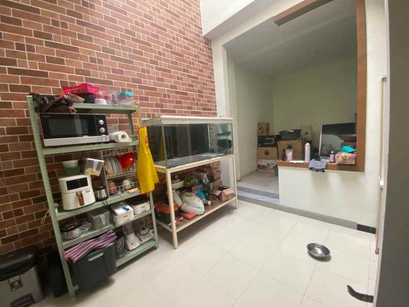 dijual rumah taman galaxy