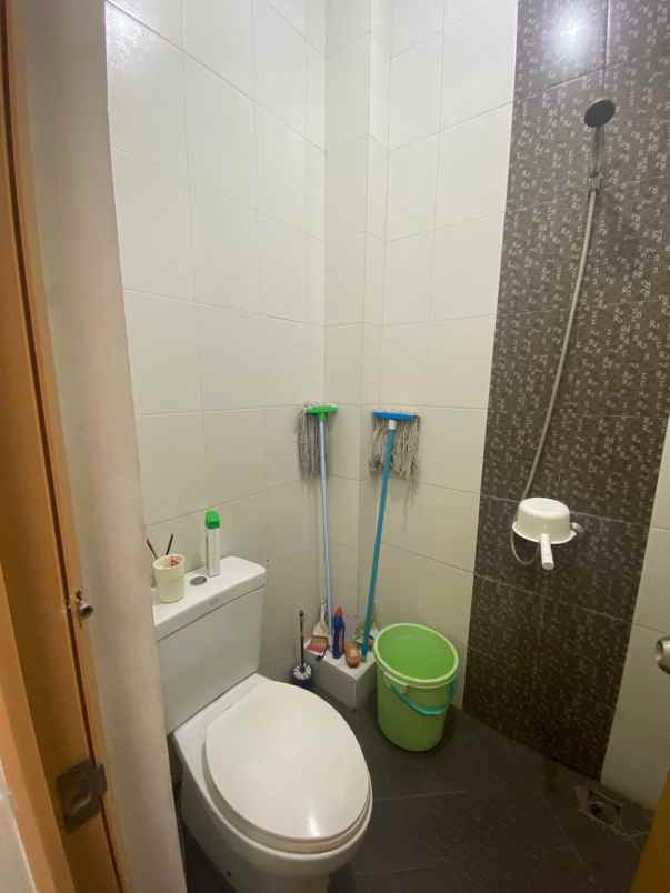 dijual rumah taman galaxy