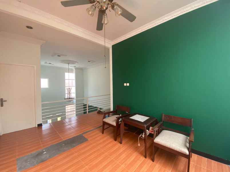 dijual rumah taman galaxy