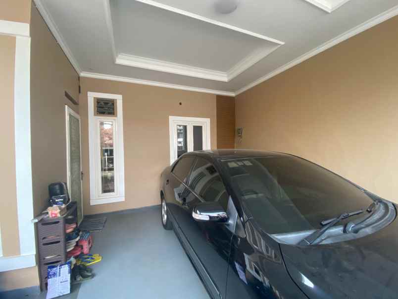 dijual rumah taman galaxy
