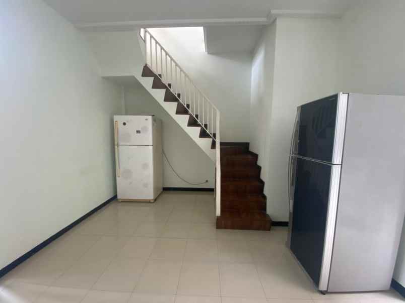 dijual rumah taman galaxy