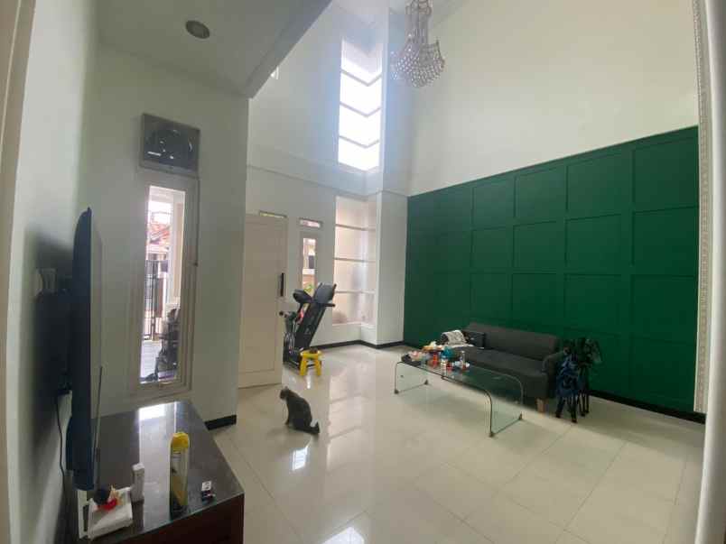 dijual rumah taman galaxy