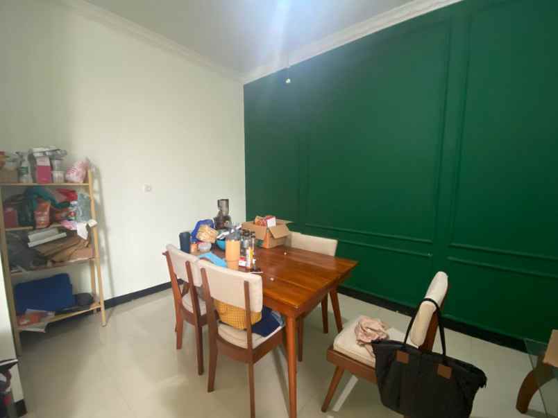 dijual rumah taman galaxy