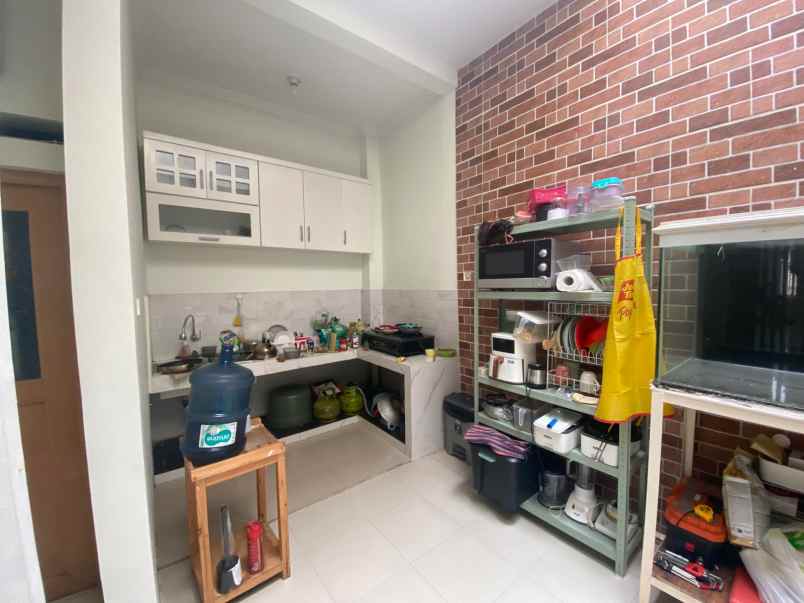 dijual rumah taman galaxy