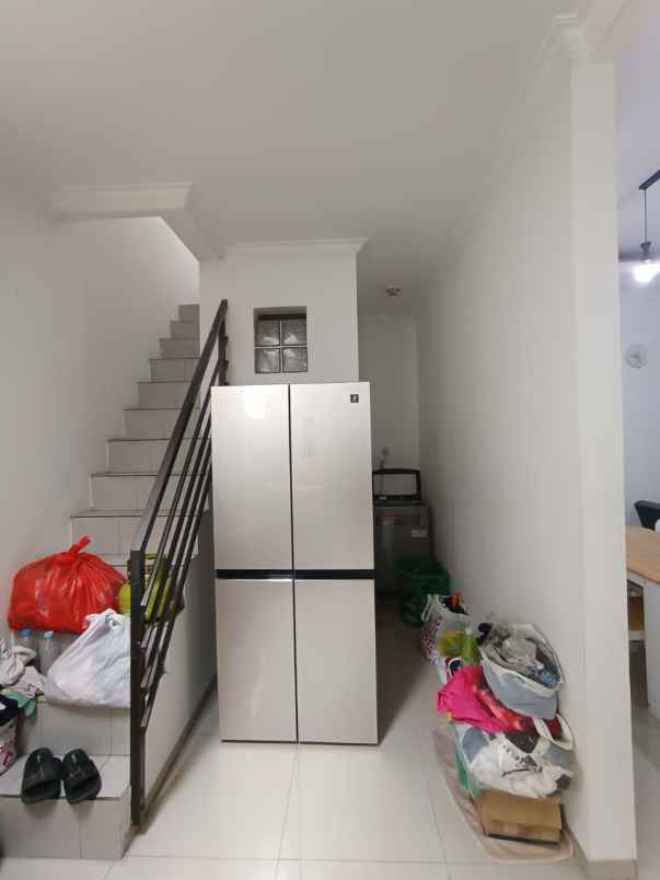 dijual rumah taman holis indah 1