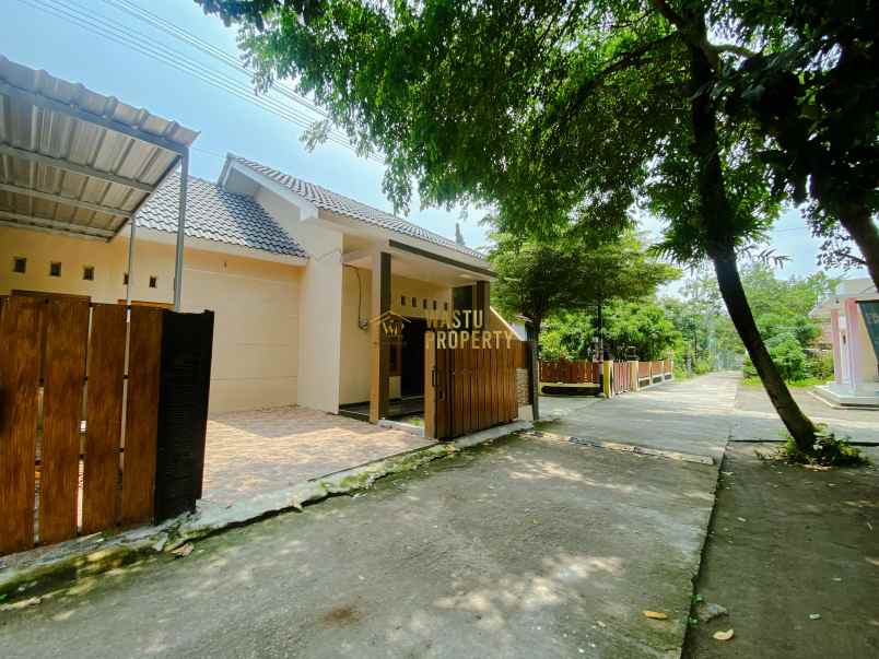 dijual rumah tamanmartani kec kalasan