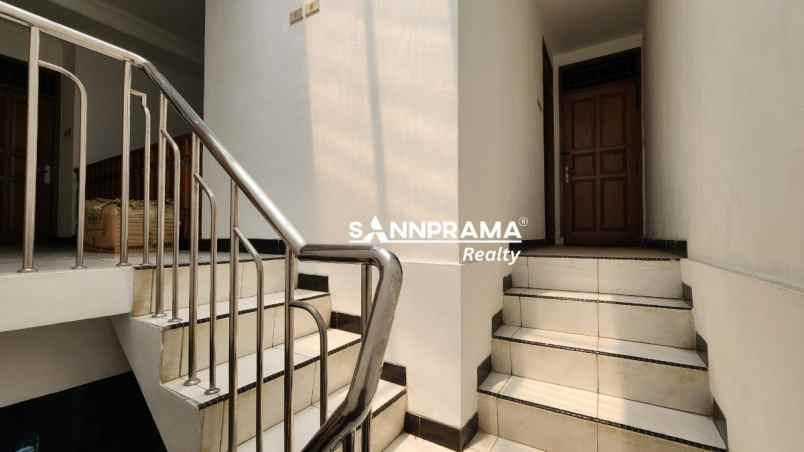 dijual rumah tanah baru