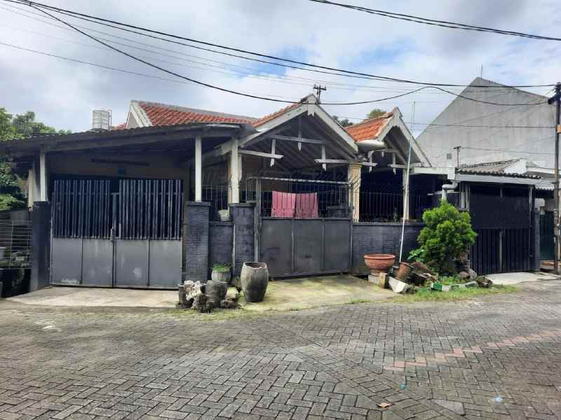 dijual rumah tenggilis mejoyo