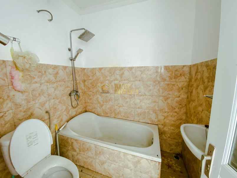 dijual rumah tlogo lot