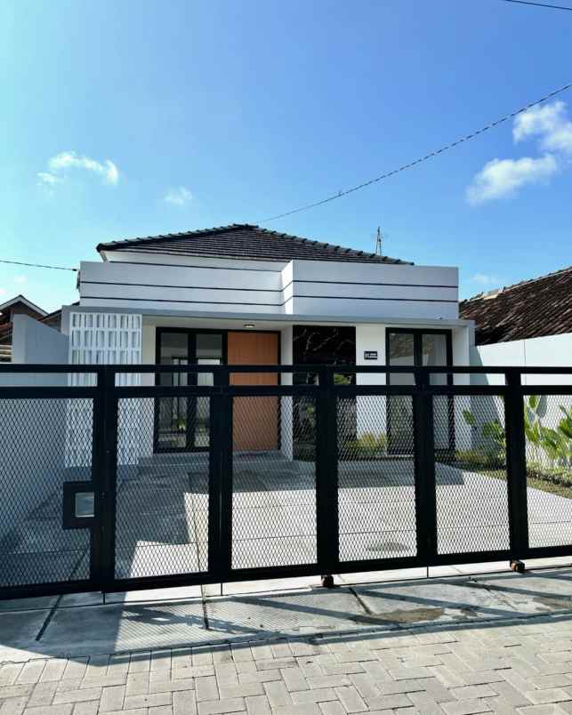 dijual rumah tridadi sleman sleman