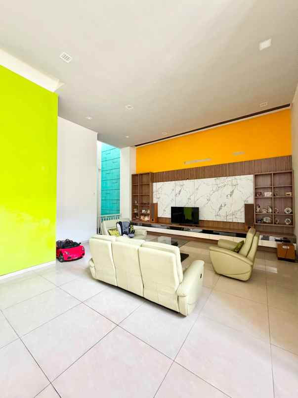 dijual rumah villa bukit indah pakuwon
