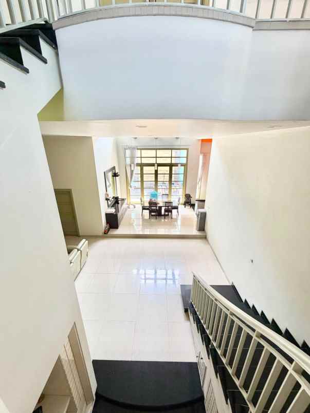 dijual rumah villa bukit indah pakuwon