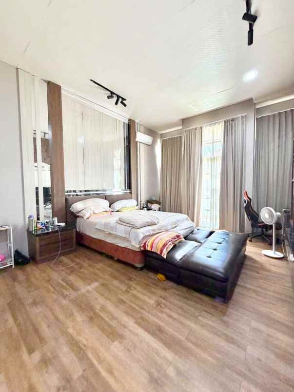 dijual rumah villa bukit indah pakuwon
