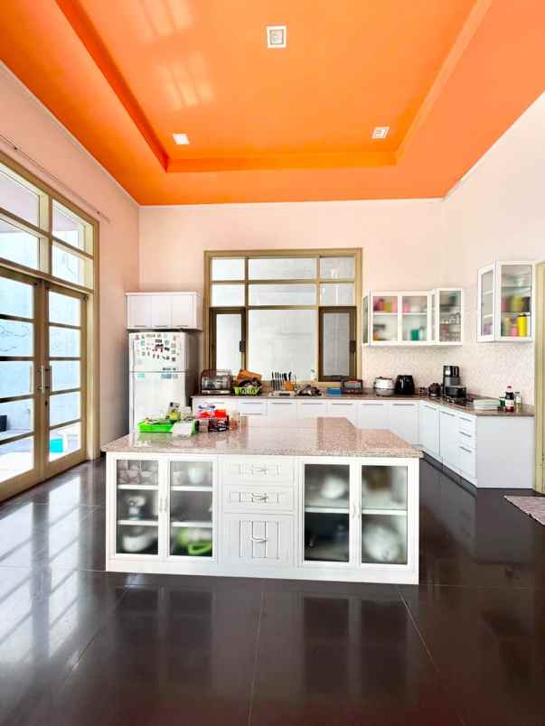 dijual rumah villa bukit indah pakuwon