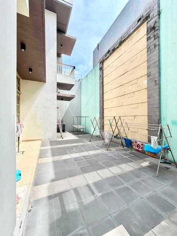 dijual rumah villa bukit indah pakuwon