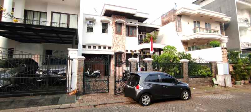 dijual rumah villa gading indah