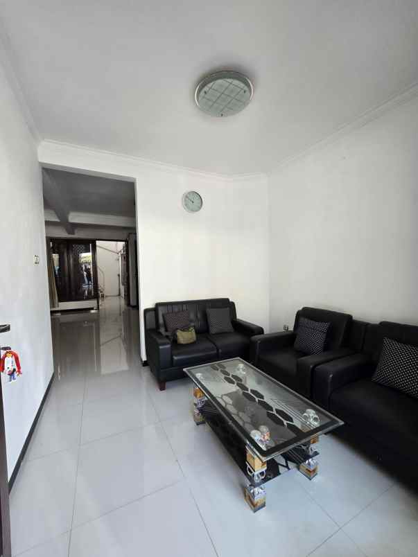 dijual rumah villa kalijudan