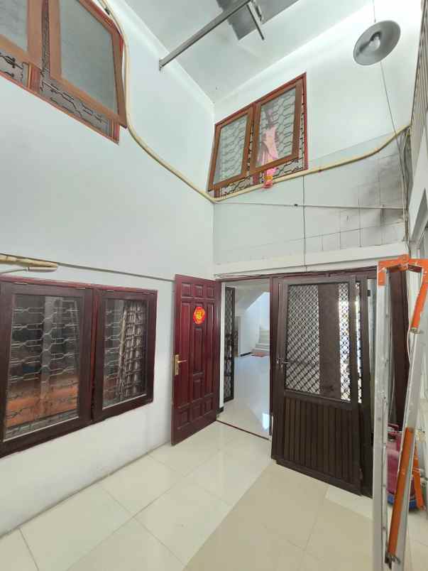 dijual rumah villa kalijudan